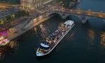 Saint-Valentin à Paris : Dîner-Croisière Romantique à Bord du Bateau Diamant Bleu