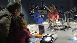 Un atelier à l’exposition Météorites (Ph JC Domenech)